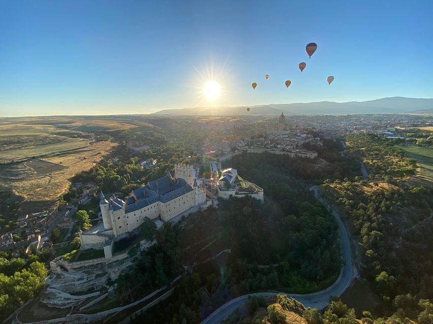 Segovia: Hot-Air Balloon Flight with Optional 3-Course Lunch - Weather, fitness, and who should book