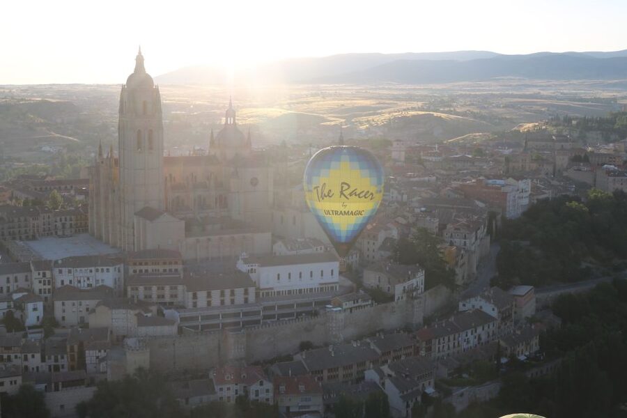 Segovia: Hot Air Balloon Flight with Picnic and Cava - The sights you can pick out from the basket