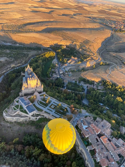 Segovia: Hot Air Balloon Flight with Picnic and Cava - Landing, balloon packing, and the Spanish breakfast