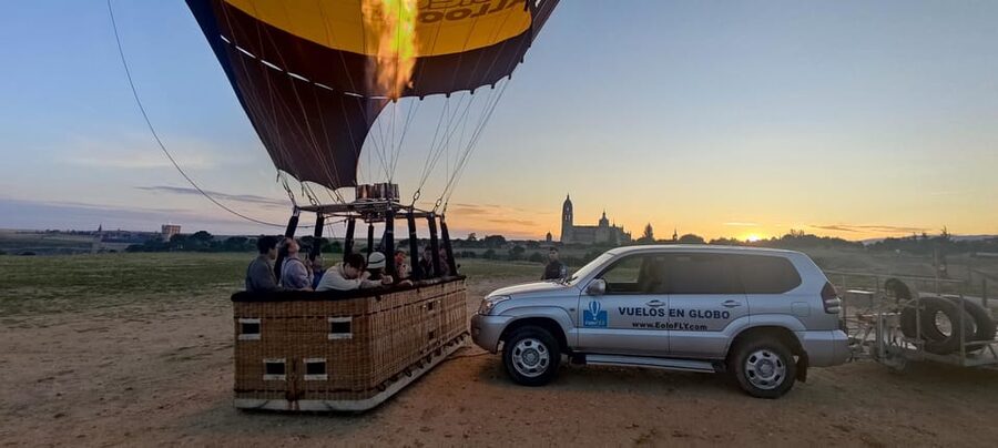 Segovia: Hot Air Balloon Flight with Picnic and Cava - Who will enjoy this morning most