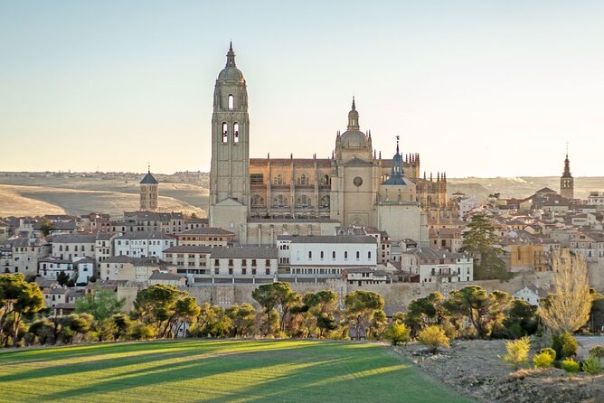 Segovia Hot Air Balloon from Madrid - Landing, Breakfast, and Cava in the Countryside
