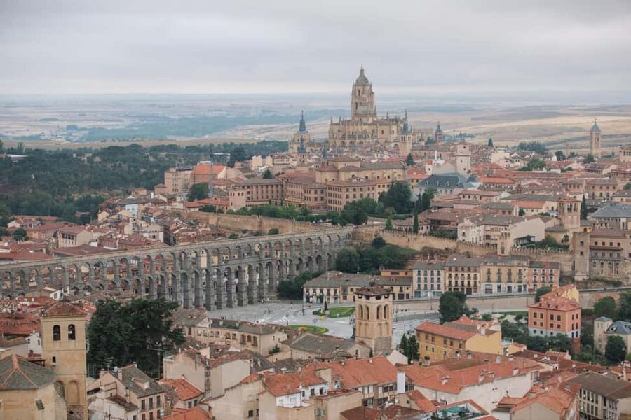 Segovia: Hot-air balloon ride with cava toast - One Hour Above the Alcázar, Cathedral, and Aqueduct