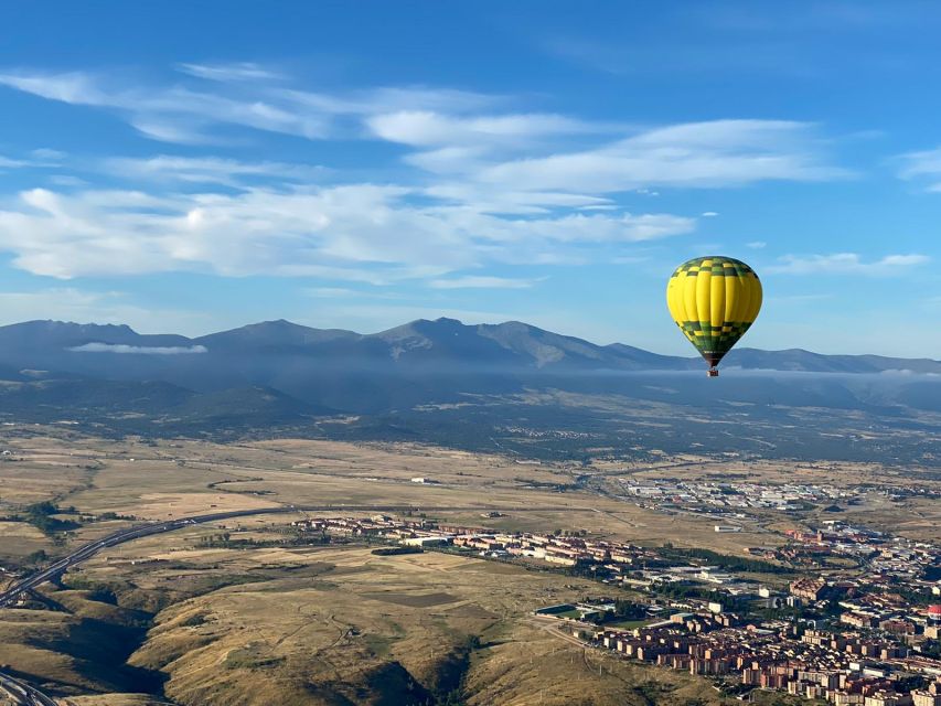 Segovia: Hot Air Balloon Ride with Picnic and Activity Video - Key points at a glance