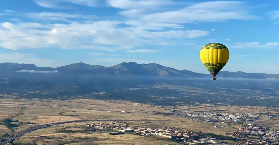 Segovia: Hot Air Balloon Ride with Picnic and Activity Video - What happens before the balloon rises