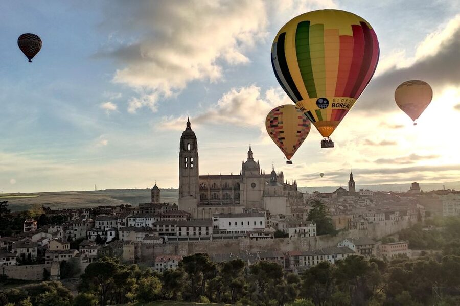 Segovia: Private Balloon Ride for 2 with Cava and Breakfast - Why Segovia works so well from a balloon
