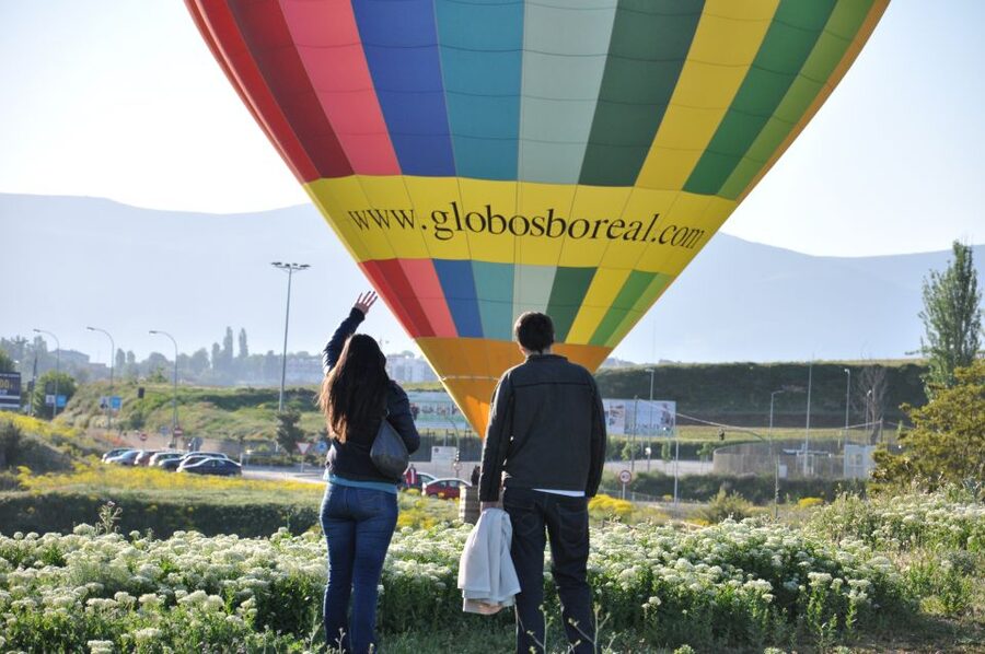 Segovia: Private Balloon Ride for 2 with Cava and Breakfast - Cava, breakfast, and a certificate after landing