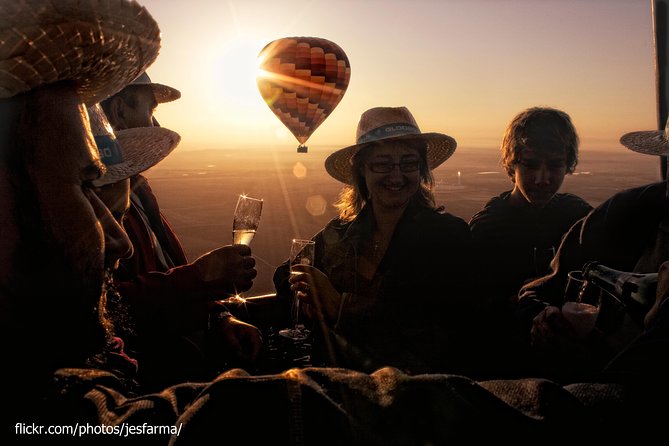 Seville Hot-Air Balloon Ride with Breakfast, Cava & Hotel Pick up - Watching the balloon come alive