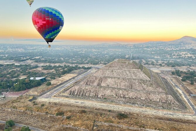 Sunrise Balloon Flight over Teotihuacan and Breakfast in Cueva - Why this Teotihuacán morning works so well