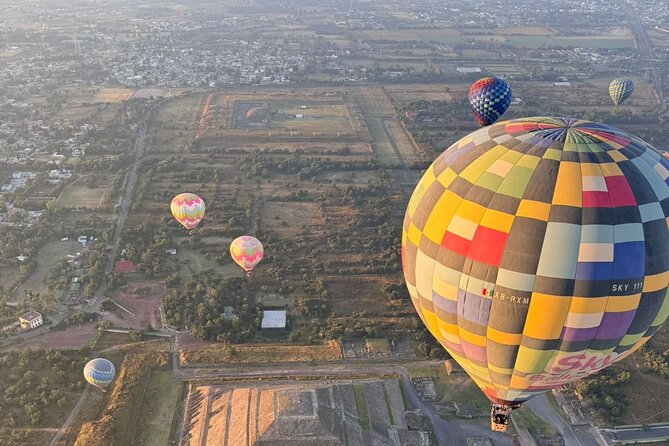 Sunrise Balloon Flight over Teotihuacan and Breakfast in Cueva - Sunrise above the Pyramids of the Sun and Moon