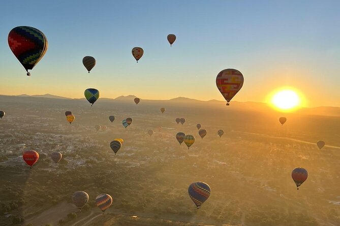Sunrise Balloon Flight over Teotihuacan and Breakfast in Cueva - Breakfast inside a cavern