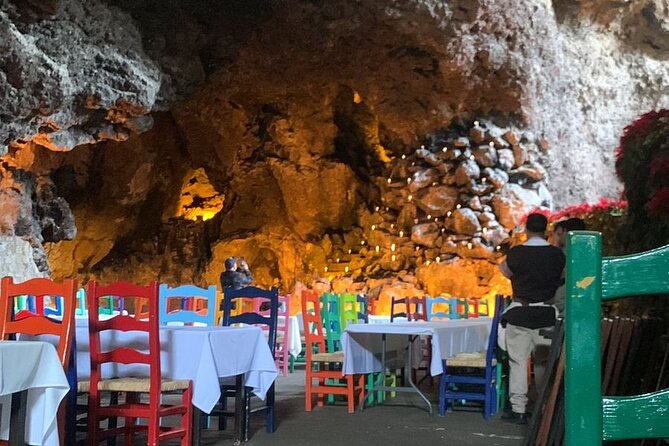 Sunrise Balloon Flight over Teotihuacan and Breakfast in Cueva - What the $178.83 price really covers