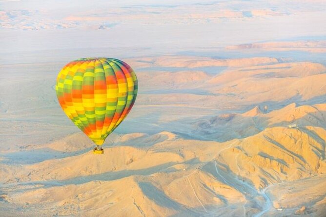 Sunrise Hot Air Balloon Over the Historical sites in Luxor - Why Luxor looks different from a balloon