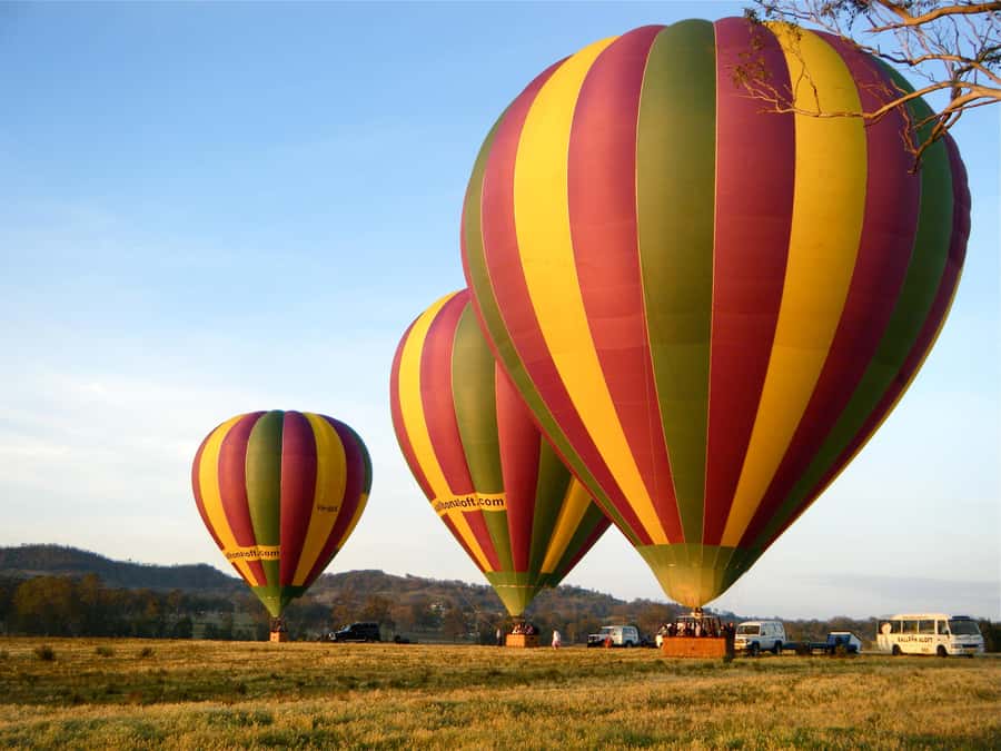 Sydney: Hunter Valley Sunrise Balloon Flight with Transfer - Watching the balloon come to life