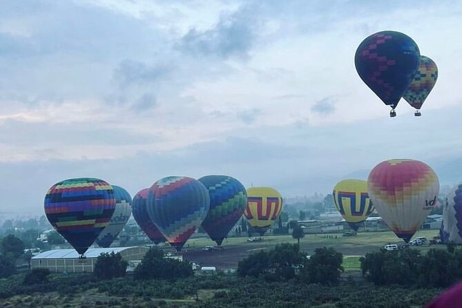 Teotihuacan balloon flight with cave breakfast and CDMX pickup - Breakfast in a Teotihuacan cave