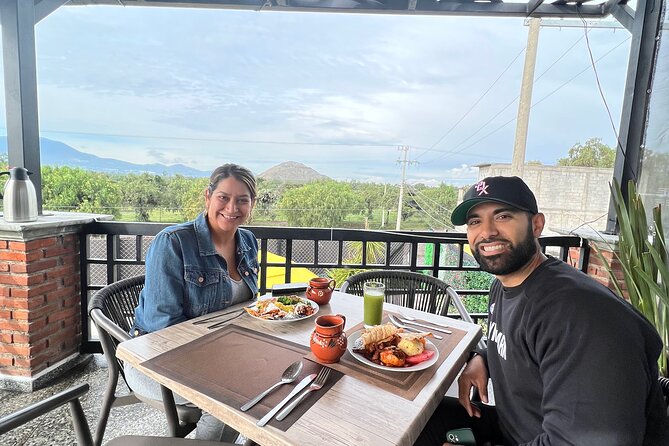 Teotihuacan Sunrise Hot Air Balloon Flight with Breakfast - Landing, the toast, and the first meal of the day