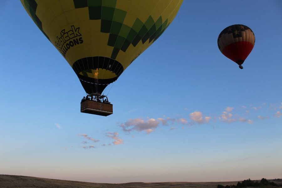 Toledo: Hot Air Balloon Ride with Spanish Breakfast - Landing, food, and the cava toast