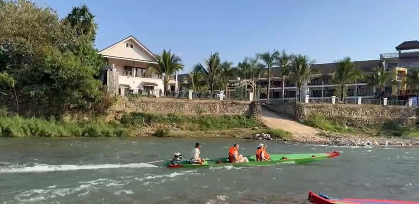 Vang vieng: Longtail boat&Hot Air Balloon&hotel pick-up - The early pickup and tuk tuk transfer