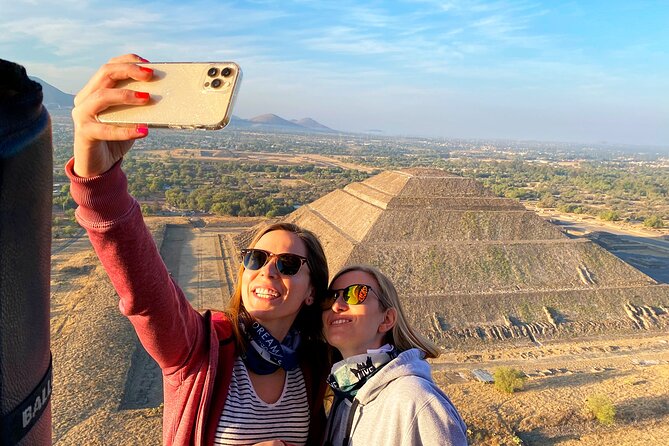 Vuelo amanecer: globo aerostático con Sky Balloons México - Certificates, photos, and the breakfast stop