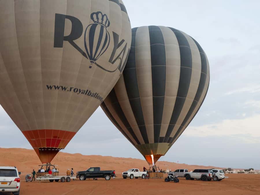 Wahiba Sands: Hot Air Balloon Experience - Coffee, snacks, and the balloon inflation
