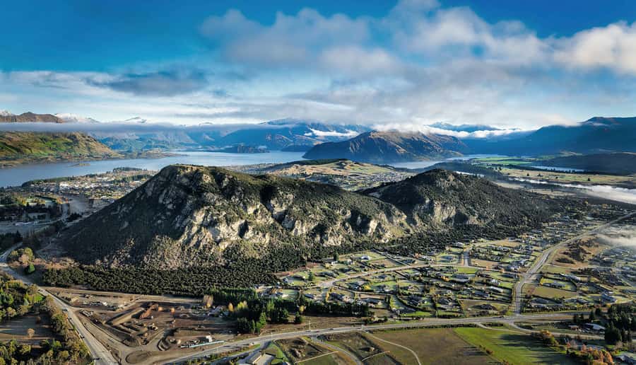 Wanaka: Scenic Hot Air Balloon Flight - Watching Wanaka wake from the basket