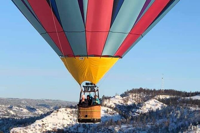 Western Horizons Hot Air Balloon rides - Watching the balloon come together