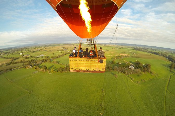 Yarra Valley sunrise balloon flight & champagne breakfast - What the pilot and crew add