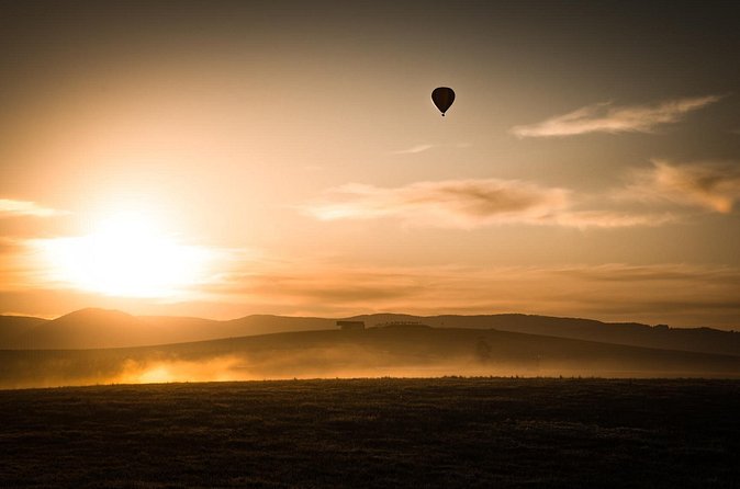 Yarra Valley sunrise balloon flight & champagne breakfast - The breakfast finish at a local country club
